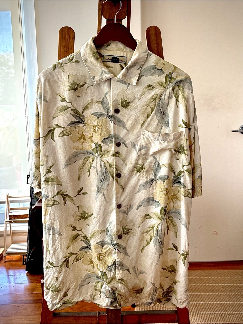 Tommy Bahama Men's 100% Silk Tropical Floral Button Up Shirt M
